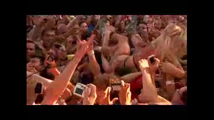 Lady Gaga надрусана на сцената 