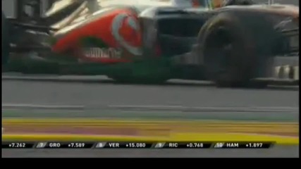 F1 Гран при на Корея 2012 - Hamilton кара с парче изкуствена трева закачена за болида