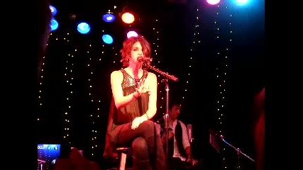 Selena Gomez Cover of Cheryl Coles Parachute (acoustic) @ The Roxy 