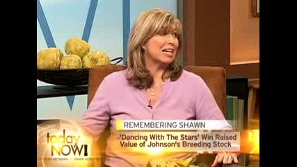 Гимнастичката Shawn Johnson Приспана след счупване на крак (the Onion News)