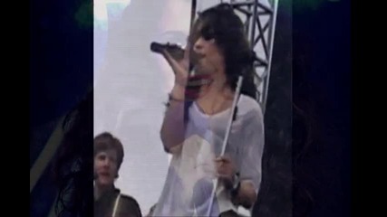 Demi and Selena-lose Control