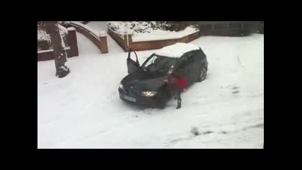 Жена с Бмв на сняг