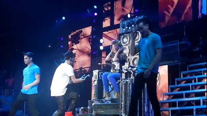 Justin Bieber's First One Less Lonely Girl of 2013 from his Believe tour! 05.01.2013