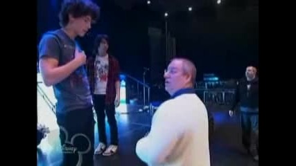 Jonas Brothers - Were the Boss ~ S01e14 ~ * Living The Dream * 