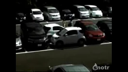 Как паркират жените ... :) 