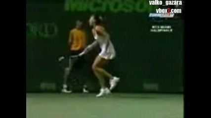 Тенесистка Си Изкривява Жестоко Крака!!! 