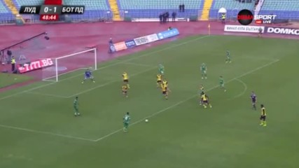 Под рамката с Йордан Господинов и спасяванията на 34-ия кръг в Първа лига