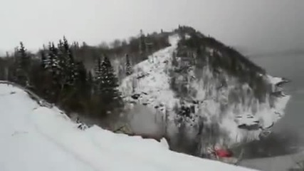 Камион се стоварва надолу по хълма ! ;х
