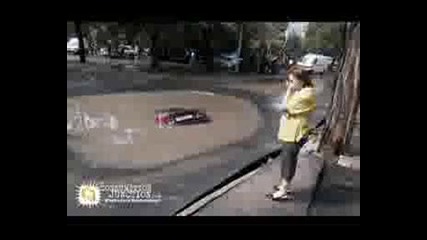 Жени Зад Волан