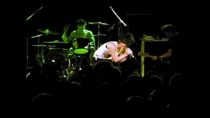 Tsunami Bomb - 5150 (live - 2004) The Show Must Go Off!
