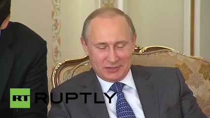 Russia: Vladimir Putin meets former Canadian PM Jean Chretien during private visit