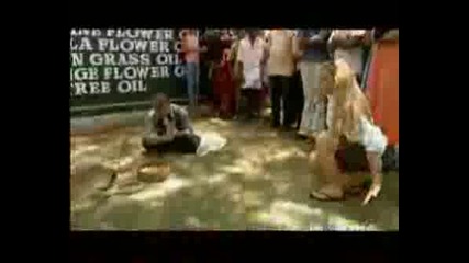 Триш Стратъс Густува На Canada Am.