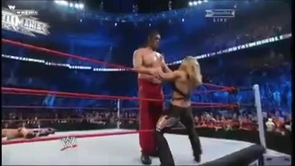 Beth Phoenix елиминира Khali !!