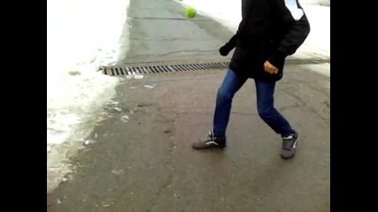 Жонглиране с топче за тенис