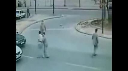 Кола блъска жестоко мъж, а той става и продължава!