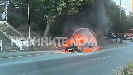 Запален автомобил затвори пътя София - Варна