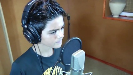 guy sings better than Justin Bieber.