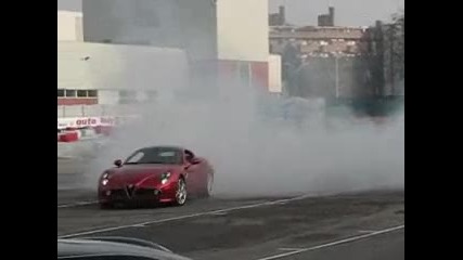 Motor Show - Alfa Romeo 8c Competizione Burnout