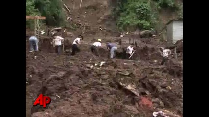 Гигантска дупка в Гватемала погълна няколко здания 