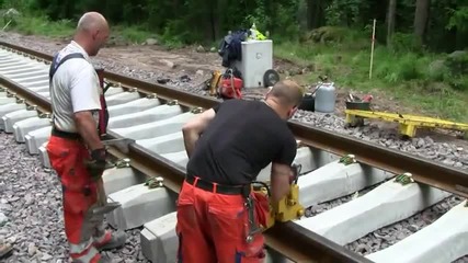 Ето как заваряват релсите за да го няма неприятното трак- - Жп термитна заварка