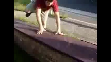 Ето това се казва паркур . Смях !!