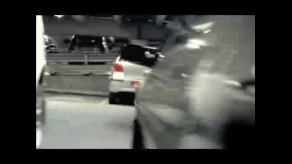 Стар човек удря Ферари 