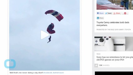 Paratroopers' Parachutes Get Tangled Midair in Red Devils Airshow