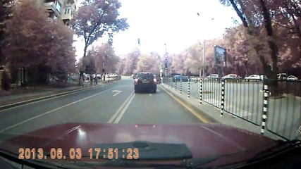 На червено от ляво за надясно