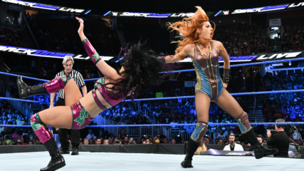 Charlotte Flair & Becky Lynch vs. The IIconics: SmackDown LIVE, Aug. 7. 2018