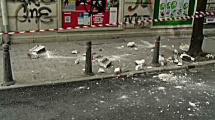 Фасада на сграда се срути в центъра на София