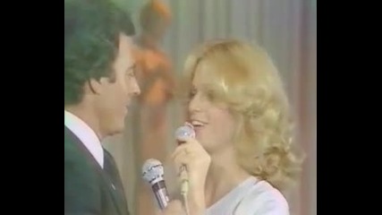 # Julio Iglesias & Jeane Manson - Moliendo Cafe 