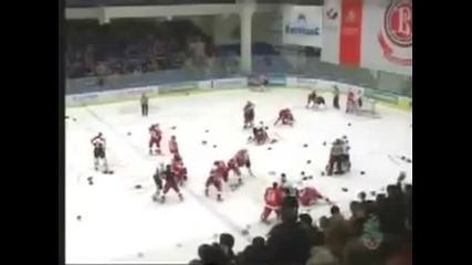 Масов бой на хокеен мач в Русия 