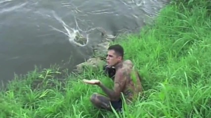 Крокодил напада Фотограф - На косъм от смъртта