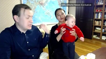 Какво каза професорът, чиито деца влязоха в кадър, докато дава интервю?