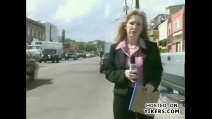 Репортерката тотално откачи !!! (смях)