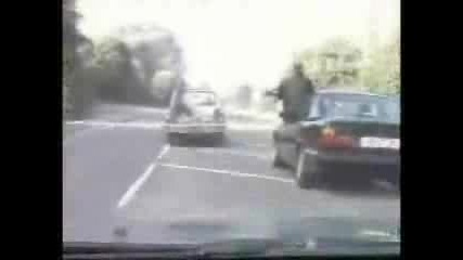 Полицаи Гонят Пиян Шофьор