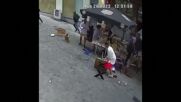 Шофьор на микробус се вряза в тераса на кафене в Брюксел (ВИДЕО)