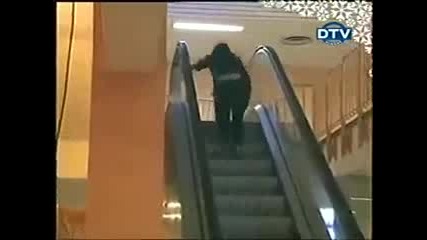 Жестока ебавка на ескалатор 