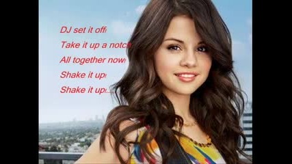 Превод!selena Gomez - Shake It Up (official music video)
