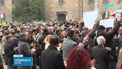 Радев след напускането на Президентството: Не могат да спрат вълната, много сме и сме заедно (ВИДЕО+СНИМКИ)