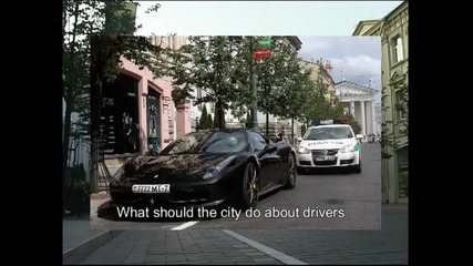 Бтр размазва кола на забранено място за паркиране