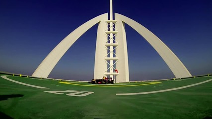 Donut с F1 на покрива на 7-звезден хотел в Дубай