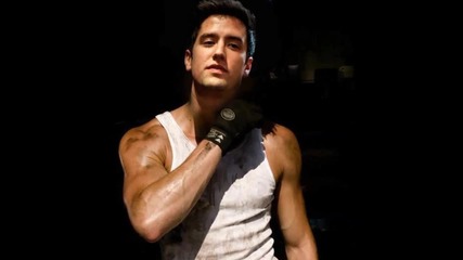 Сладура Logan Henderson!