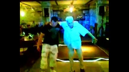 Стар Мъж Танцува На Песен На Lady Gaga [смях]