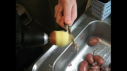Как да обелим най лесно картоф