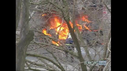 Ужас!! Кола се самозапали на метри от жилищен блок в Бургас