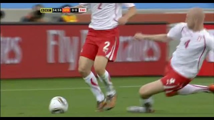 Филип Сандерос влиза грубо в краката на съотборник и се самоконтузва !!! 