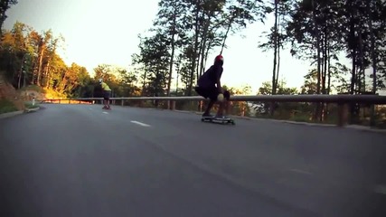 Екстремно спускане с Longboard в покрайнините