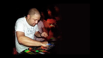 Live_on_radio_nova_28_04_2010