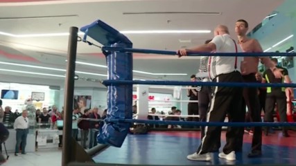Изненади и торта по време тренировката на Кобрата и Джонсън
